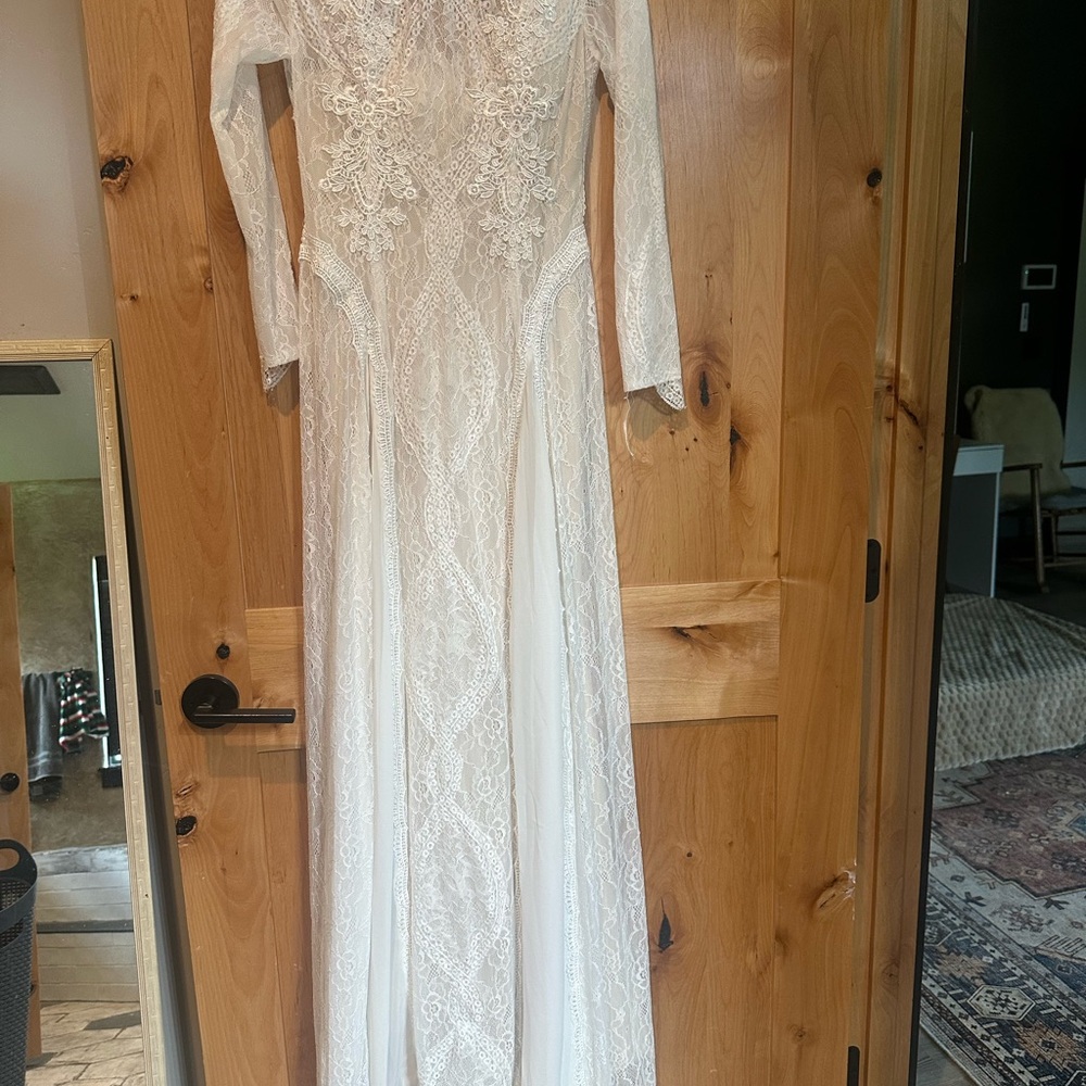 Elegant White Lace Long Sleeve wedding Dress- never worn
